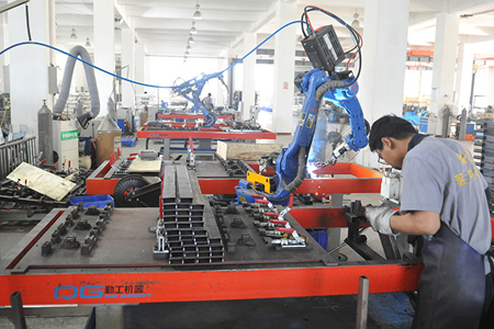 河南星达医疗设备制造有限公司自动焊接机器人